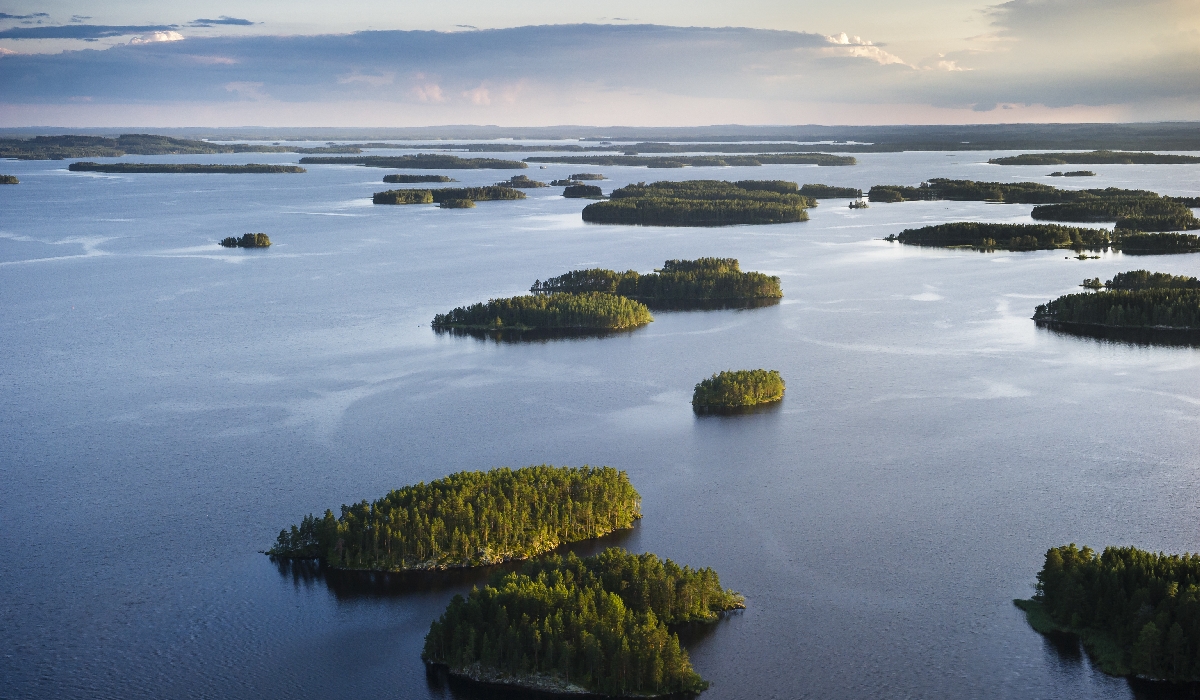 Lac Kallavesi dans la Région des Lacs en Finlande